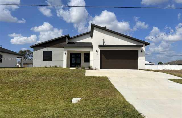 133 DIPLOMAT PKWY E photos photos