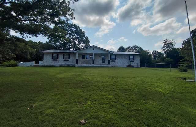 Fenced home close to post! photos photos Fenced home close to post! photos photos