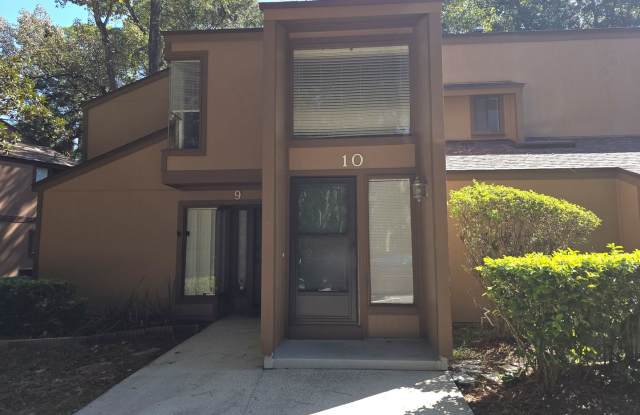 Spacious 1-bedroom,1 & 1/2-bath condo, in Fairways Condominiums Gallery 3