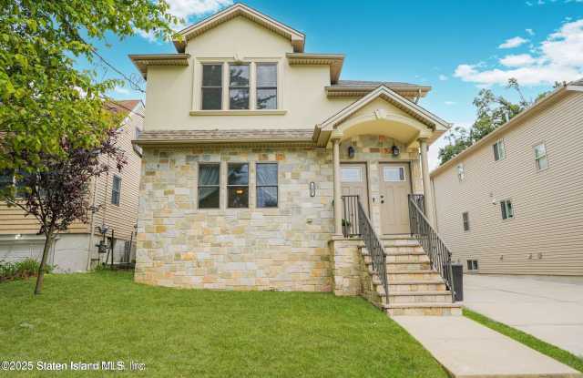 162 Edgegrove Avenue unit: 2 photos photos