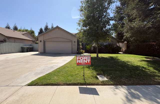 NW Visalia Home with Spacious Yard Available Now! Gallery 1
