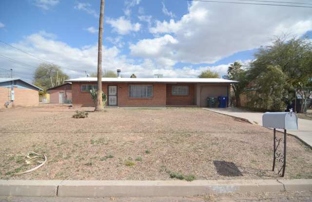 Charming 3 Bedroom 2 Bath Home! Central Tucson Location! photos photos