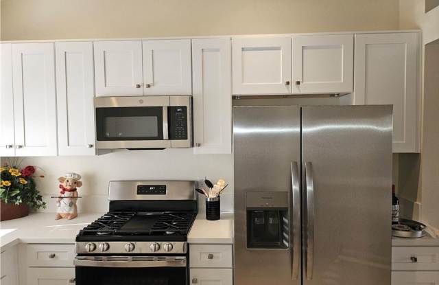 2 Bedroom 2 Bath / Garage Gallery 3
