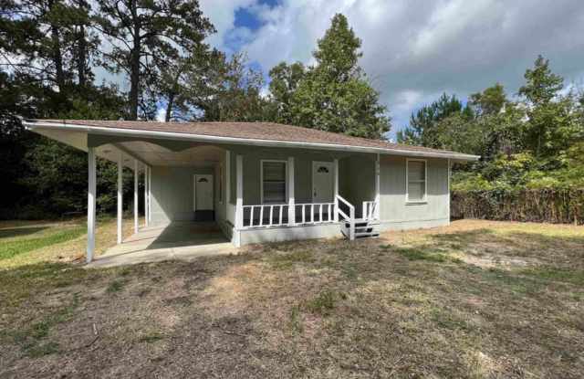 Spacious 3-Bedroom, 2-Bath Home in Silsbee – Available Now! photos photos