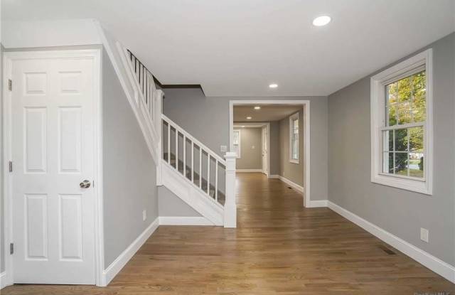 14 Pleasant Avenue Gallery 3