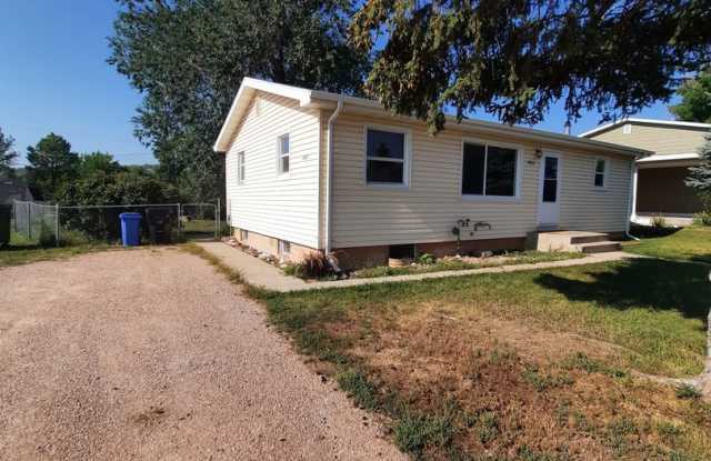 4 BEDROOM | 2 BATH | LARGE FENCED IN YARD | WEST Gallery 3