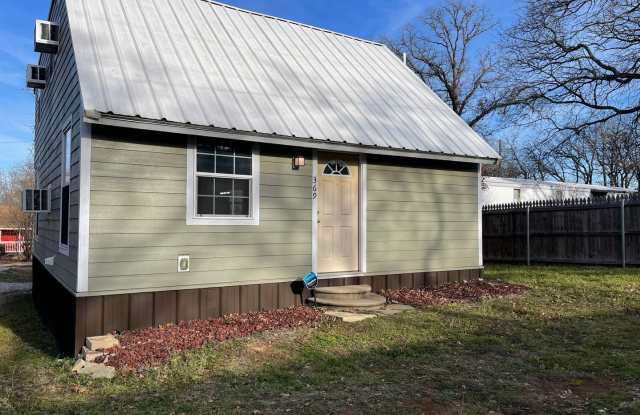 AVAILABLE NOW - 2 BEDROOM 2 BATH LOCATED IN BLUE WATER OAKS photos photos