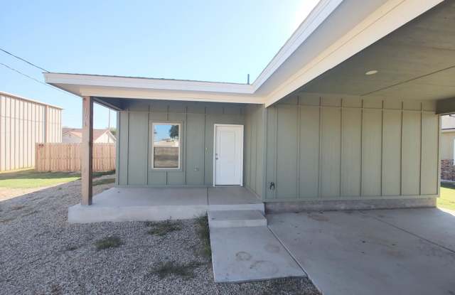 107 Locust Street - 107 Locust Street, Idalou, TX 79329