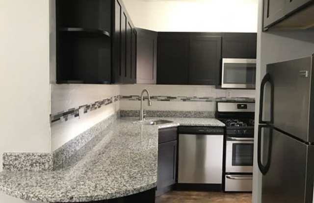 6112 N Winthrop Ave photos photos