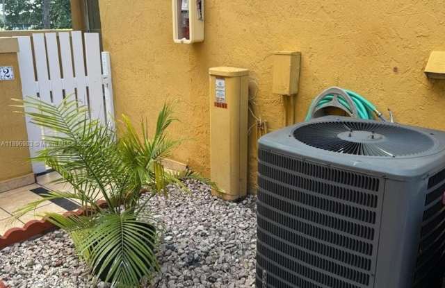 13892 SW 65th Ter - 13892 Southwest 65th Terrace, Kendale Lakes, FL 33183