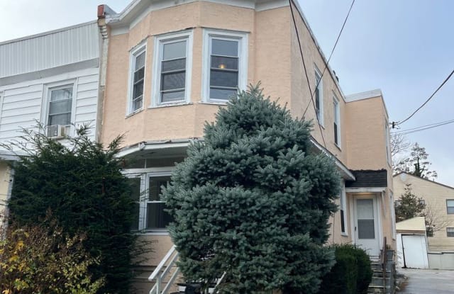 130 S Woodlawn Ave - 130 South Woodlawn Avenue, Aldan, PA 19018
