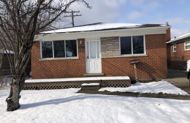 24231 Flower Ave - 24231 Flower Avenue, Eastpointe, MI 48021