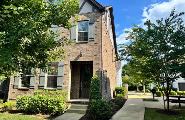 Beautiful End Unit Franklin Townhome - 531 Vintage Green Lane, Franklin, TN 37064