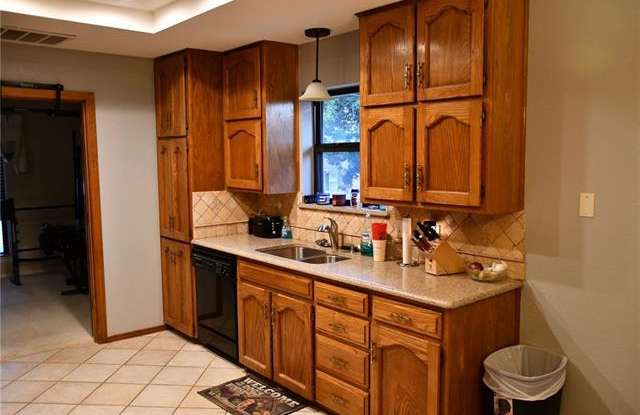 4202 Pleasant Oaks Court Gallery 2