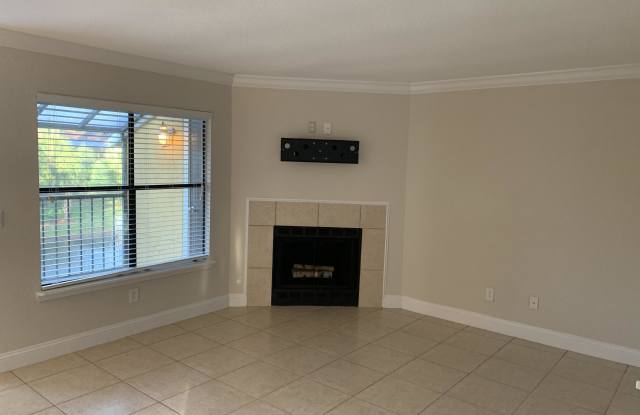 831 SHORELINE CIR Gallery 3