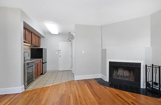 201 WASHINGTON ST Gallery 4