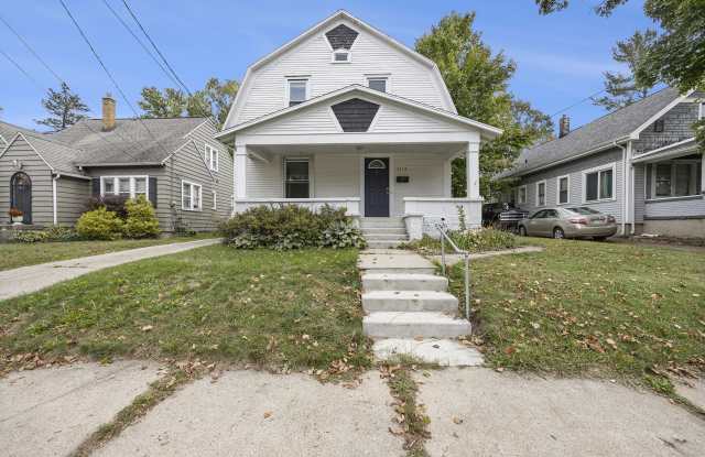 2110 Swensberg Ave NE photos photos