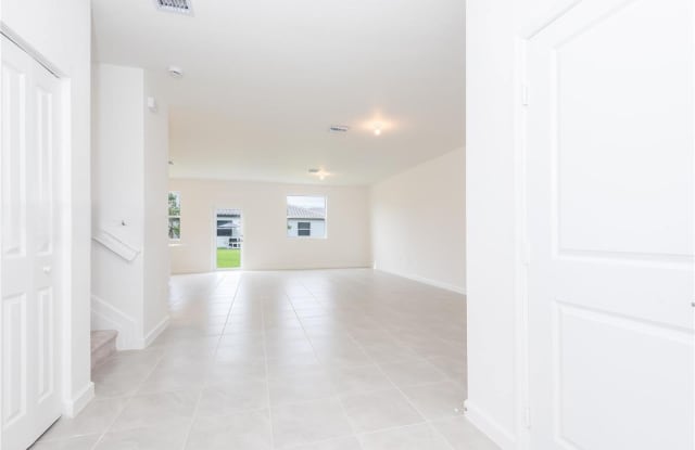 2636 SouthEast 8th Court Gallery 4