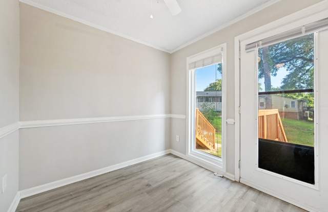 Application Received! Introducing a Charming End Unit Townhouse near Downtown Durham with 2 Beds/1.5 Baths Gallery 4