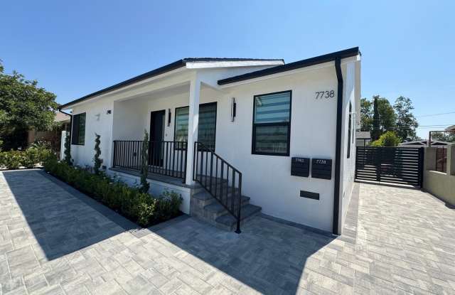 Newly Remodeled 3 Bed / 1.5 Bath Front House of Duplex photos photos Newly Remodeled 3 Bed / 1.5 Bath Front House of Duplex photos photos
