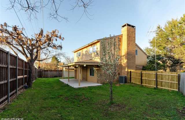 3727 Twin Oaks Court Gallery 2