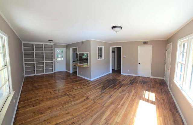 215 Robinwood Cir Gallery 3