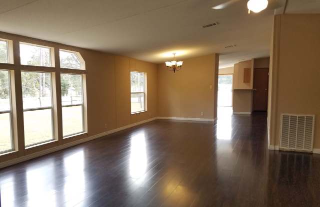 3 bedroom 2 bath on 1/2 acre of land with a FENCED YARD photos photos