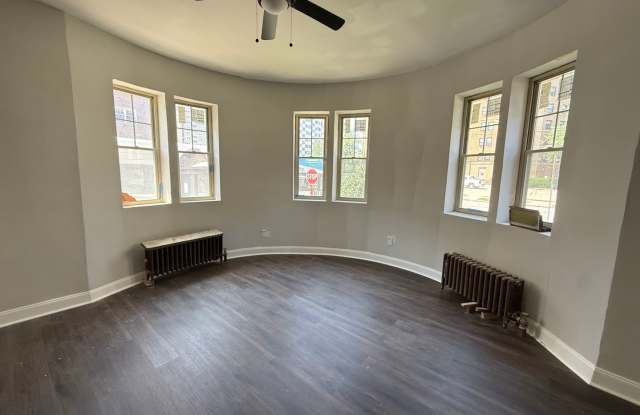 Spacious Apartment for Rent in Edgewater! Gallery 1