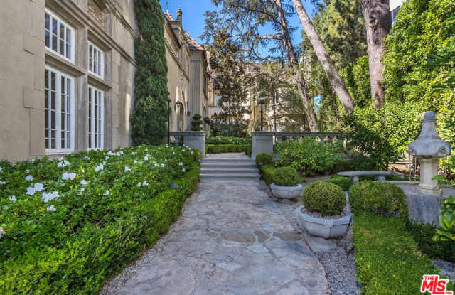 10335 WILSHIRE Gallery 3