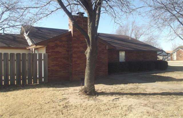 202 N Cimarron - 202 North Cimarron Drive, Enid, OK 73703