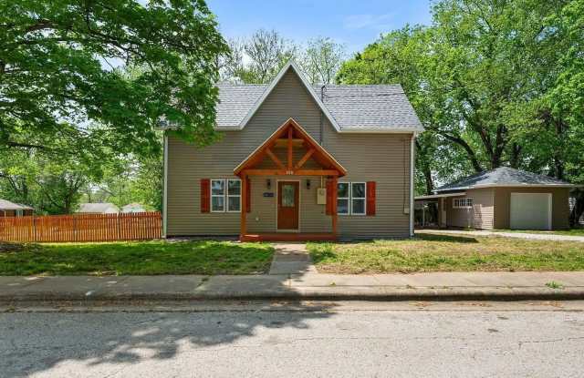 Perfect Family Home in Bolivar - 305 North Pike Avenue, Bolivar, MO 65613