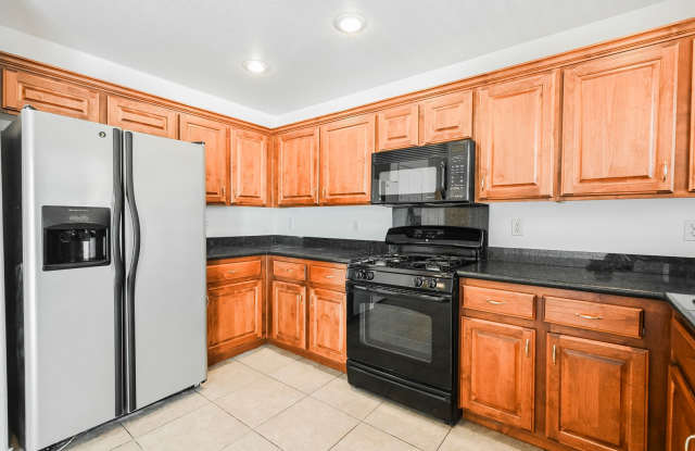 3 Bedroom, 2.5 Bath Two-Story Home Located In The Charming Southwest Area! Gallery 3