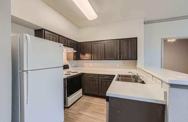 Lakeline Apartments Gallery 2