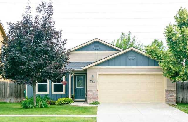 Beautiful Single Level- 3 Bed 2 Bath - Pets Welcome!! photos photos