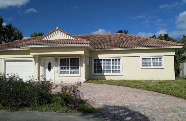 909 SE 13th Ct - 909 Southeast 13th Court, Deerfield Beach, FL 33441