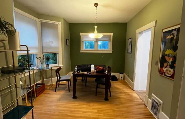 Charming 3BR House in Ann Arbor - 1001 West Washington Street, Ann Arbor, MI 48103