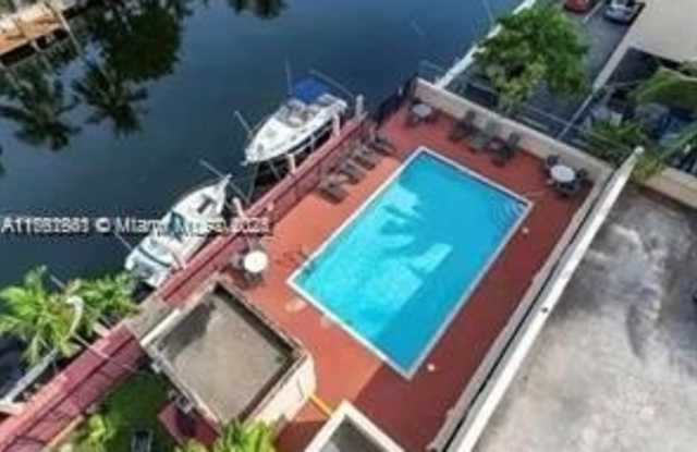 2903 N Miami Beach Blvd photos photos