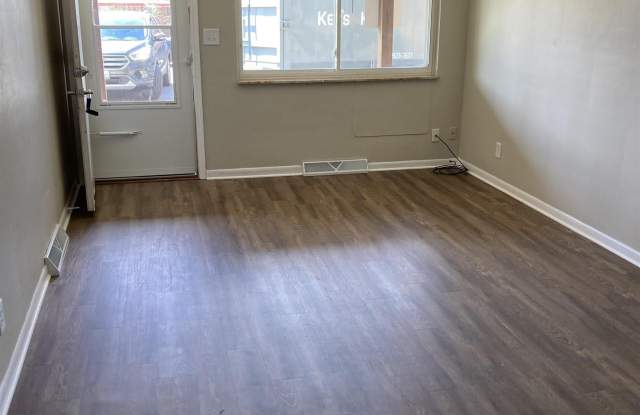 212 E OAK CLIFF Court Gallery 2