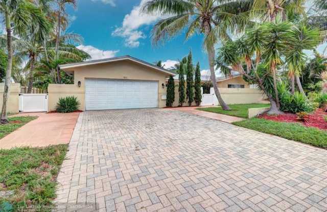 911 SE 11th St - 911 Southeast 11th Street, Deerfield Beach, FL 33441