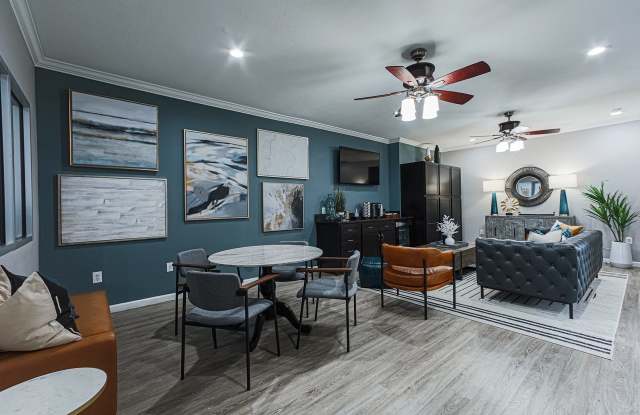 The Village at Bellaire Apartments Gallery 3