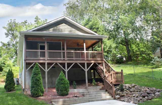 Newer Construction Close to Downtown Asheville photos photos