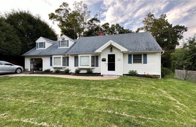 32 Sycamore Circle - 32 Sycamore Circle, Stratford, CT 06614