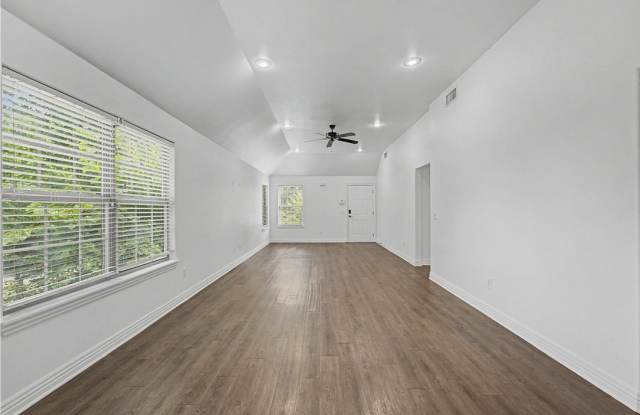 1217 N Stephens Avenue Gallery 4