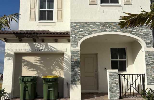 2409 SE 28th St photos photos