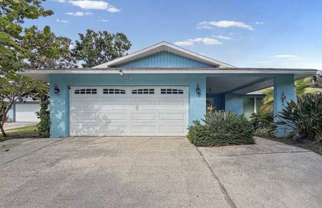 Your Next Home in Tarpon Springs – Recently Updated & Large Outdoor Space! 3bed |2bath Gallery 3