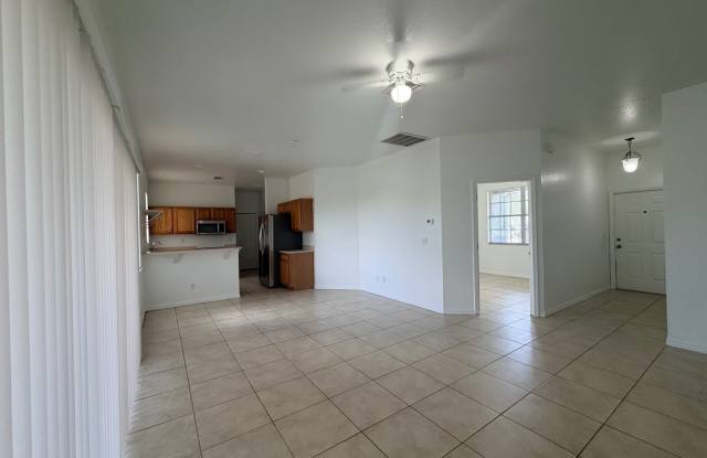 Beautifully Refreshed 4-Bedroom Home with Screened-In Lanai! Gallery 3