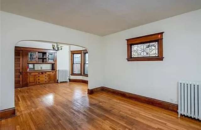 5 Bedroom House Near Hamline University Available June 2027 Gallery 4