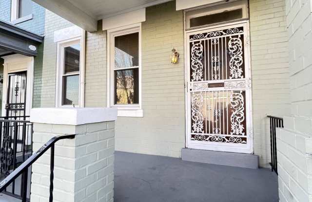1930 SUMMIT PLACE NE Gallery 3