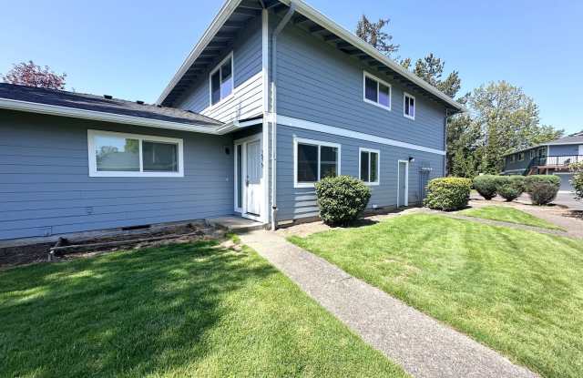 SPACIOUS, CLEAN W/Tons of storage! Tee Off Estates Townhome photos photos