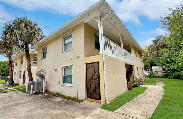 Beautiful 2/1B all tiled 1st floor condo in Jacksonville Beach - 209 7th Street South, Jacksonville Beach, FL 32250